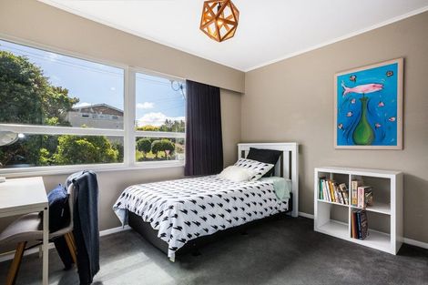 Photo of property in 75 Larsen Crescent, Tawa, Wellington, 5028