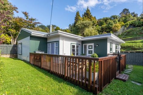 Photo of property in 20 Jocelyn Crescent, Pinehaven, Upper Hutt, 5019