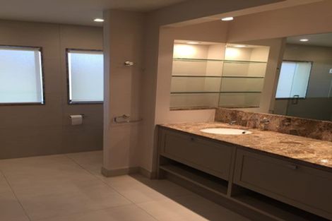 Photo of property in 100 Stanley Point Road, Stanley Point, Auckland, 0624