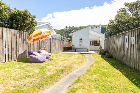 Photo of property in 201 Onepu Road, Lyall Bay, Wellington, 6022