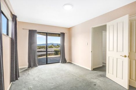 Photo of property in 54 Kakariki Grove, Waikanae, 5036