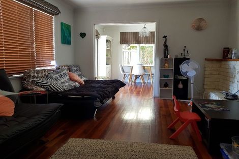 Photo of property in 37 Edmonton Road, Henderson, Auckland, 0612