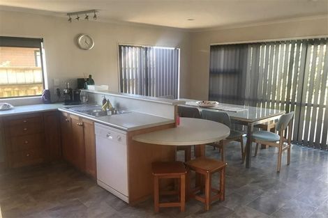 Photo of property in 13 Knightsbridge Place, Taradale, Napier, 4112