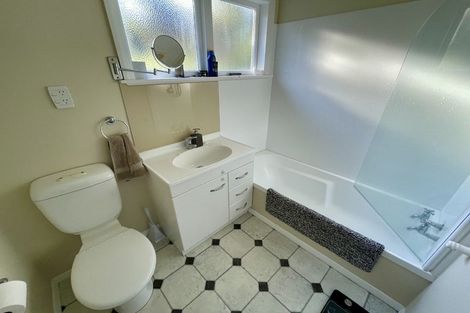 Photo of property in 19 Vista Crescent, Maoribank, Upper Hutt, 5018