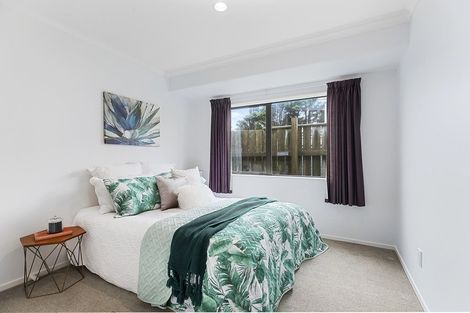 Photo of property in 52 Miles Crescent, Newlands, Wellington, 6037