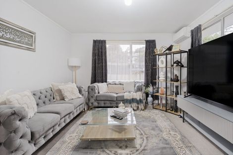 Photo of property in 69 Kemp Road, Massey, Auckland, 0614