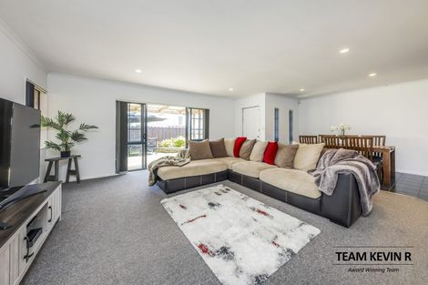 Photo of property in 10 Royalpark Place, Favona, Auckland, 2024
