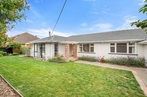 Photo of property in 180 Avonhead Road, Avonhead, Christchurch, 8042