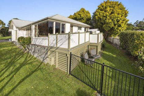Photo of property in 1 Orlando Close, Frankleigh Park, New Plymouth, 4310