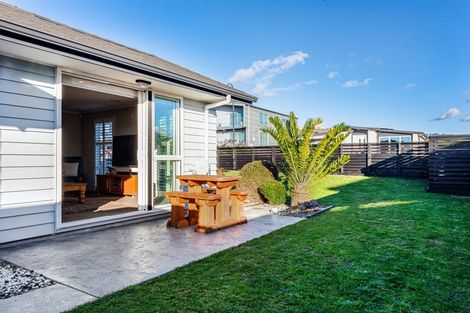 Photo of property in 86 Queen Charlotte Drive, Aotea, Porirua, 5024