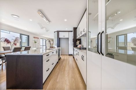 Photo of property in 42a Donegal Park Drive, Flat Bush, Auckland, 2019