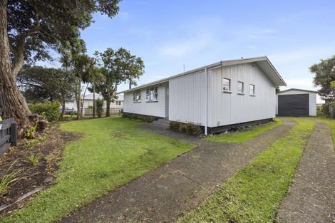 Photo of property in 6 Calgher Avenue, Waitara, 4320
