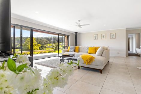 Photo of property in 165b Oraha Road, Kumeu, 0892