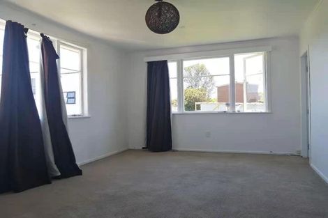 Photo of property in 18 Islington Avenue, New Lynn, Auckland, 0600