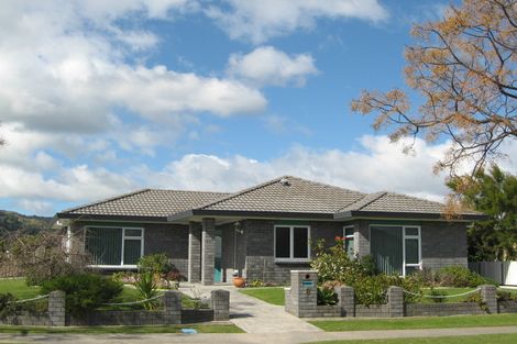 Photo of property in 8 Edgewater Grove, Whakatane, 3120