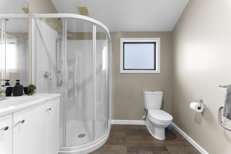 Photo of property in 1 Arden Place, Oakura, 4314