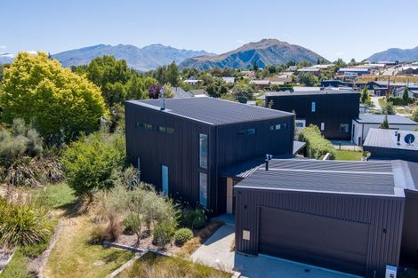 Photo of property in 1 Kamahi Street, Wanaka, 9305