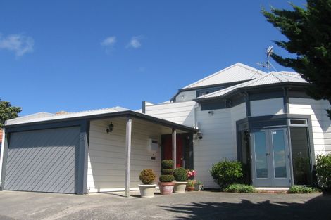 Photo of property in 24 Harbour View Road, Northland, Wellington, 6012