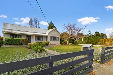 Photo of property in 24 Bennett Street, Waipawa, 4210