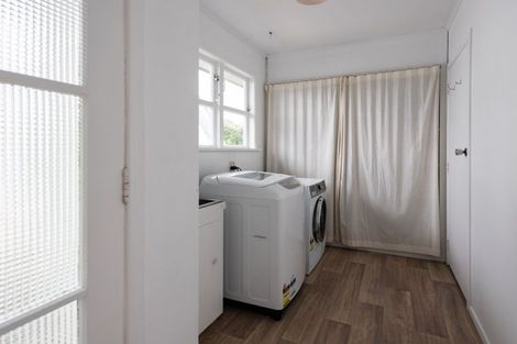 Photo of property in 26 Bellringer Crescent, Newlands, Wellington, 6037