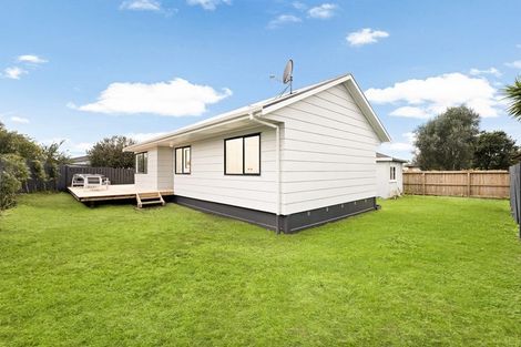 Photo of property in 2/7 Rewarewa Road, Te Atatu Peninsula, Auckland, 0610