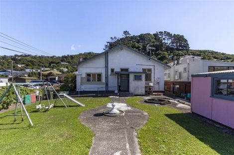 Photo of property in 41 Derwent Street, Island Bay, Wellington, 6023