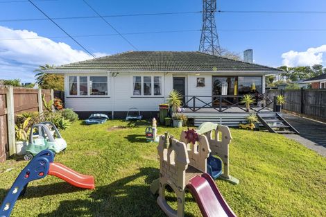 Photo of property in 23 Bedford Street, Te Atatu South, Auckland, 0610