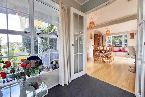 Photo of property in 6 Mosman Place, Chatswood, Auckland, 0626