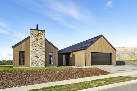 Photo of property in 18 Marjon Drive, Wanaka, 9305