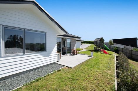 Photo of property in 19 Rauta Way, Helensville, 0800