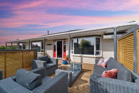 Photo of property in 33 Heta Road, Highlands Park, New Plymouth, 4312