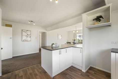 Photo of property in 94 Omata Road, Marfell, New Plymouth, 4310