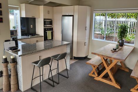 Photo of property in 37 John Dee Crescent, Red Beach, 0932