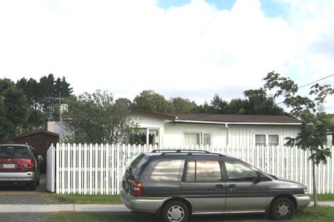 Photo of property in 2/4 Robertson Road, Ranui, Auckland, 0612