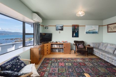 Photo of property in 422f3 Queens Drive, Lyall Bay, Wellington, 6022