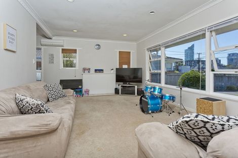 Photo of property in 27 Lomond Street, Takapuna, Auckland, 0622