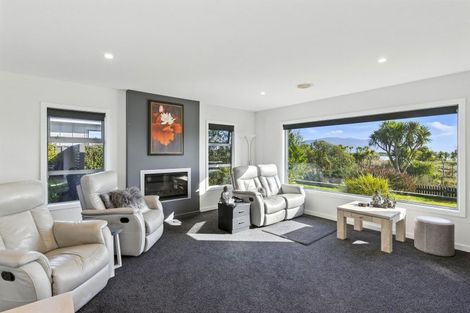 Photo of property in 22 Taranui Way, Paraparaumu Beach, Paraparaumu, 5032