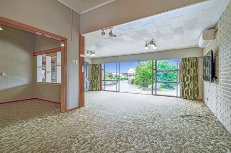 Photo of property in 19 Melville Street, Waipawa, 4210