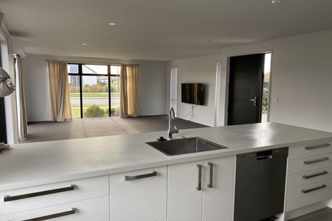 Photo of property in 12 Northmoor Boulevard, Rolleston, 7615