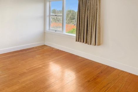 Photo of property in 18 Bridge View Road, Birkenhead, Auckland, 0626