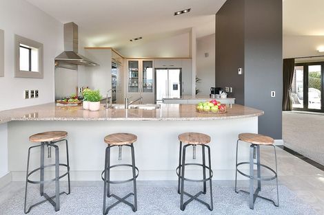 Photo of property in 37 Grovenor Drive, Orewa, 0931