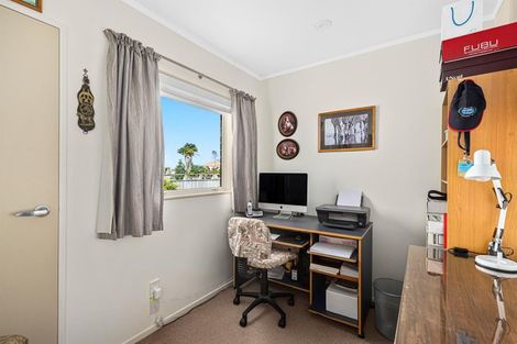 Photo of property in 39 Lakeside Drive, Orewa, 0931