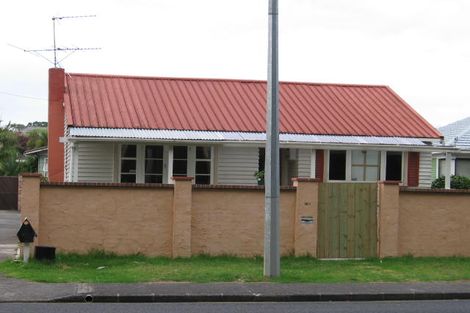 Photo of property in 2/28 Godley Road, Green Bay, Auckland, 0604