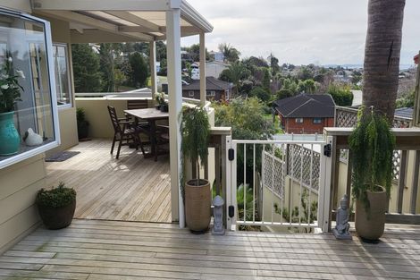 Photo of property in 37 John Dee Crescent, Red Beach, 0932