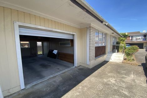 Photo of property in 13 Roberts Road, Te Atatu South, Auckland, 0610