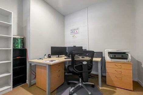 Photo of property in Endeavour Apartments, 16/125u Thorndon Quay, Pipitea, Wellington, 6011