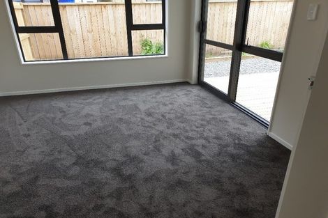 Photo of property in 16 Millcroft Lane, Ranui, Auckland, 0612