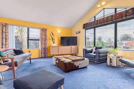 Photo of property in 21 Kanawa Street, Waikanae, 5036