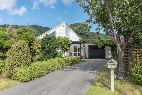 Photo of property in 5 Lesley Grove, Waikanae, 5036