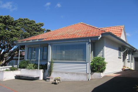 Photo of property in 26 Harbour View Road, Northland, Wellington, 6012